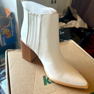 Beautiful boots women’s size 9! NEW!! Perfect for this season! ZBY BRAND